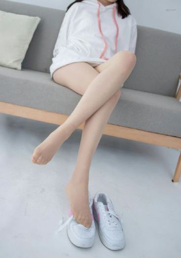兰花草高清电影版_十万网红美女美酱